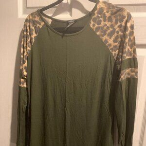 HEIMISHU Green Animal Print Pullover Top Size M